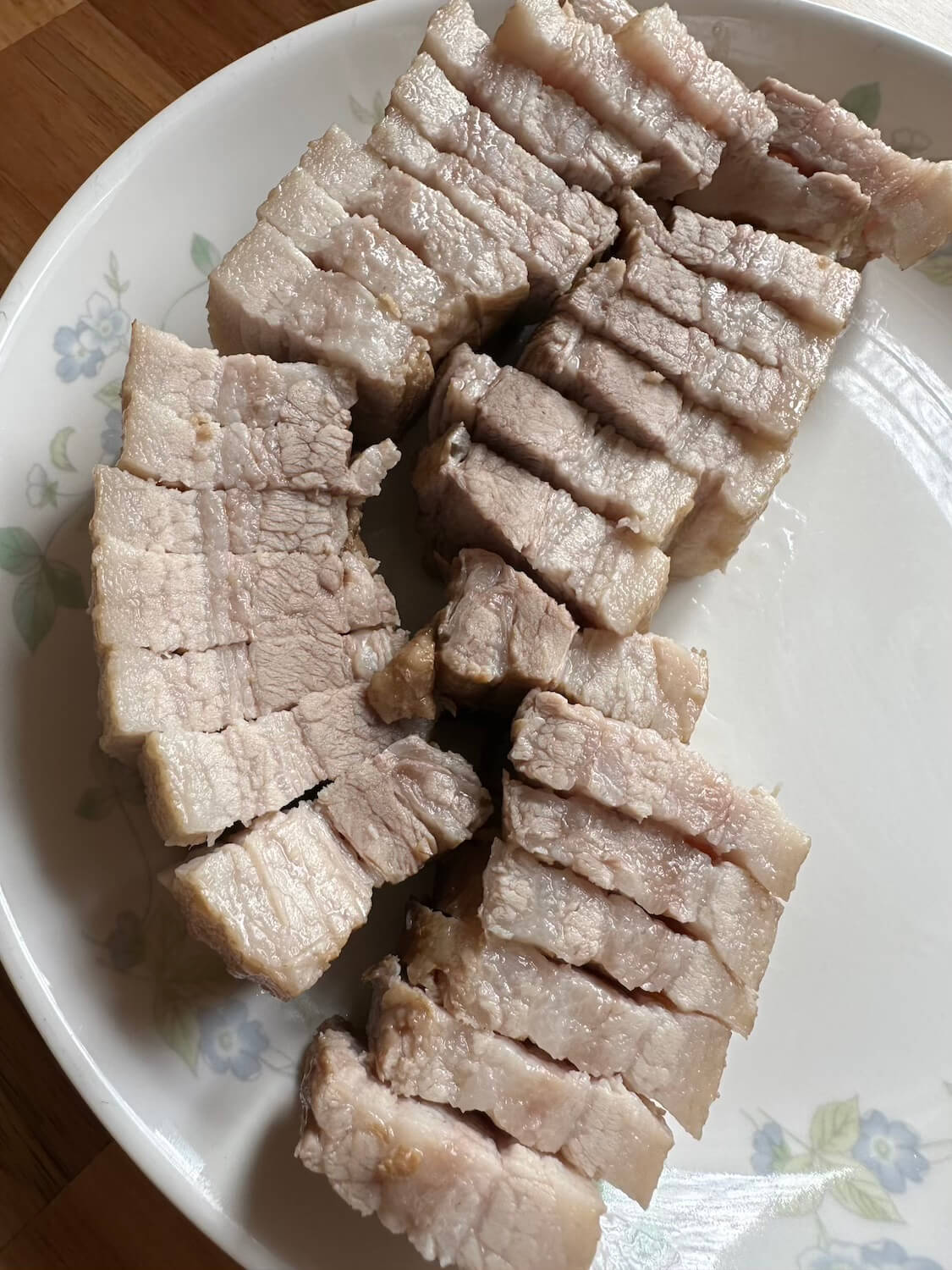 ポッサムのゆで豚の盛り付け