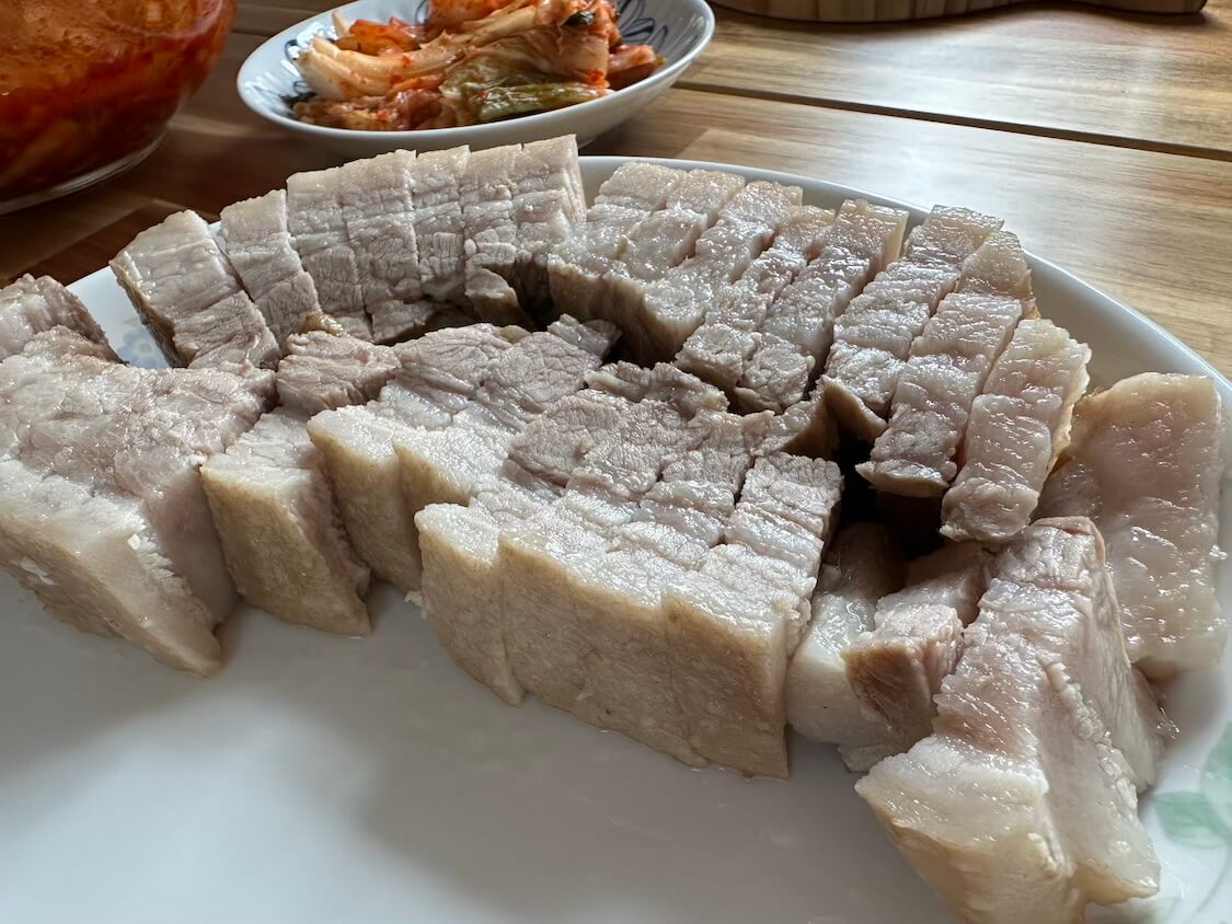 ポッサムのゆで豚の盛り付け