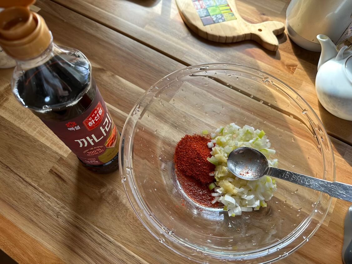 ゆで豚が美味しくなる大根キムチの材料と調味料