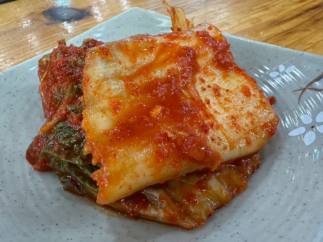 釜山でクッパ！おかずとキムチとタレ