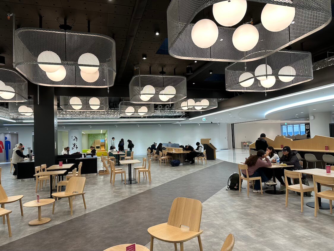 釜山乗り継ぎで済州島へ。東京成田の3ターミナルの風景