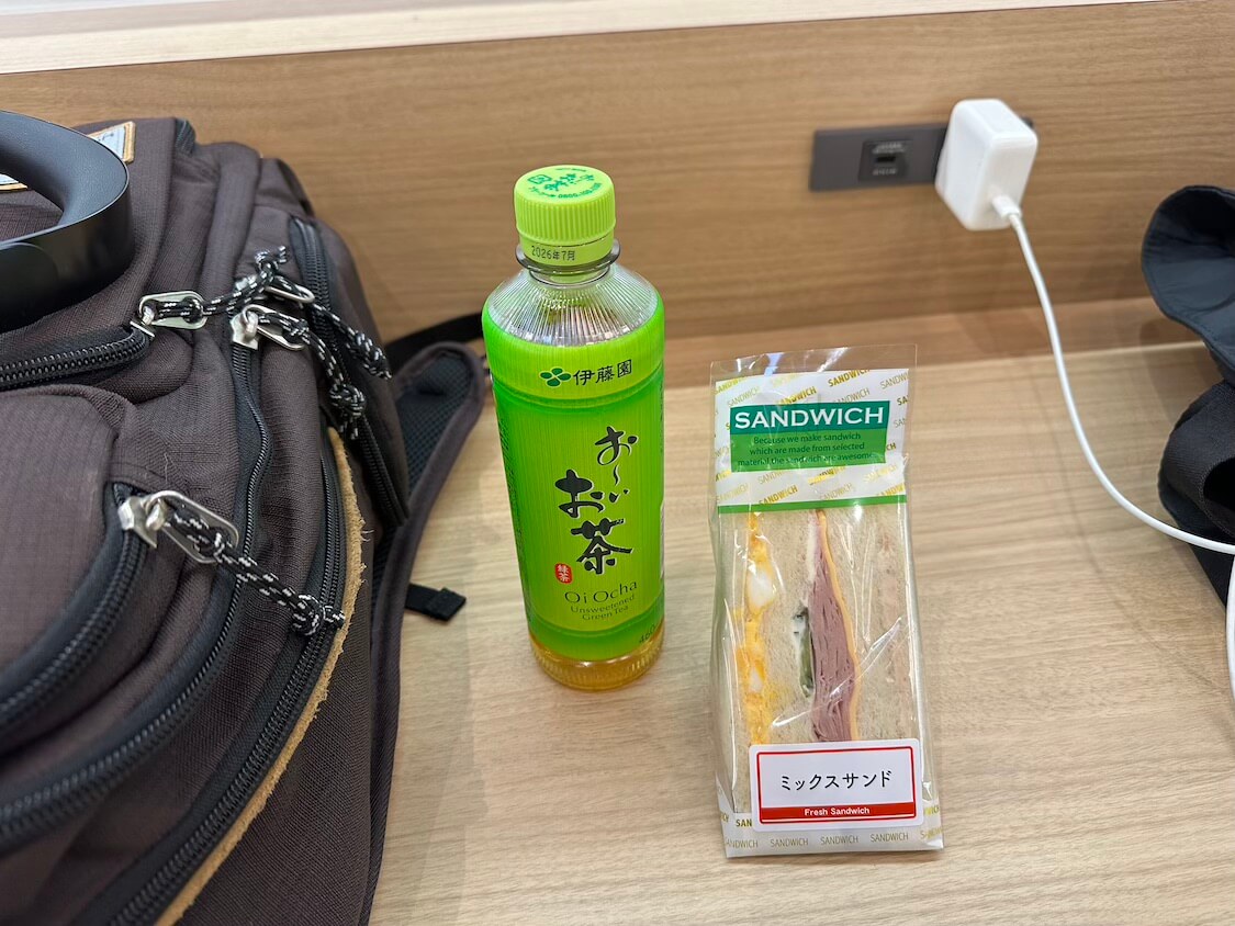 釜山乗り継ぎで済州島へ。東京成田の3ターミナルで食事