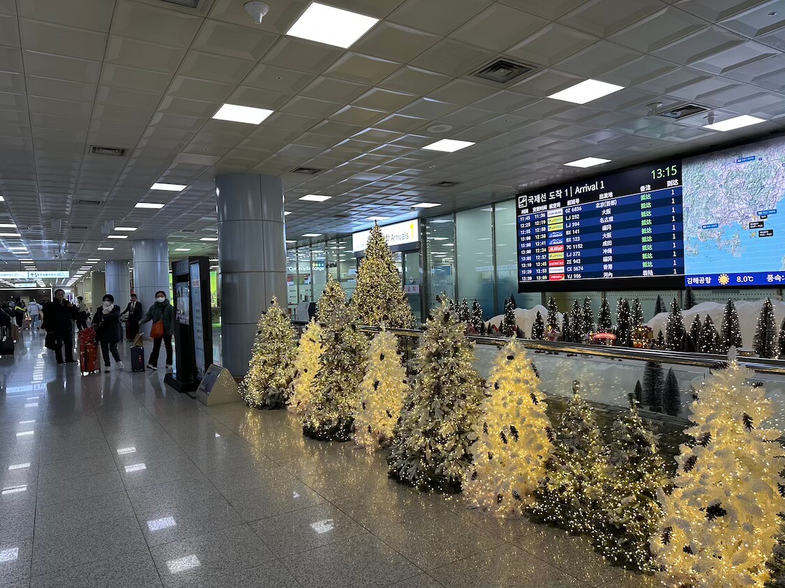 金海空港。釜山乗り継ぎで済州島へ。