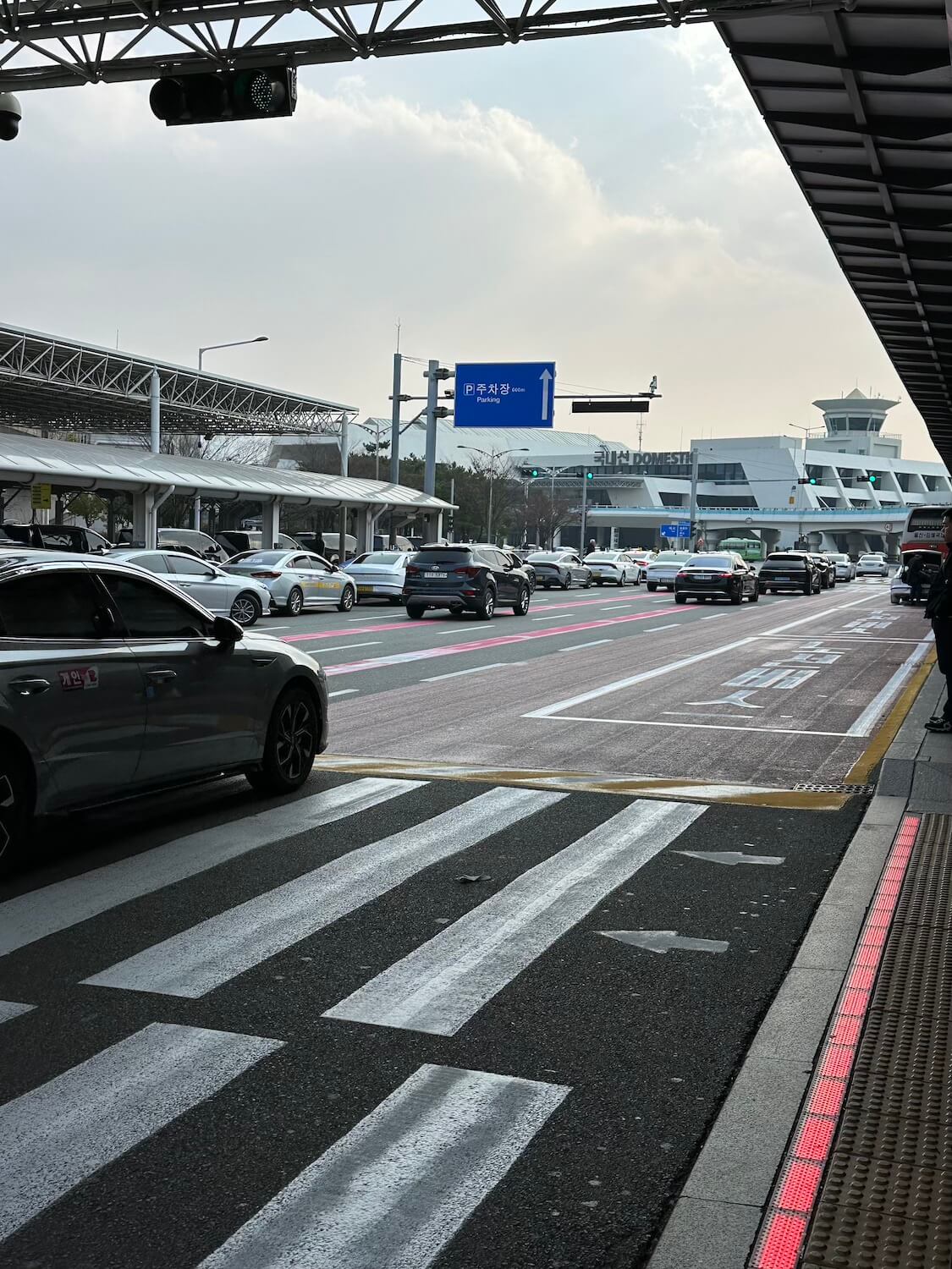 金海空港の国際線から国内線へ移動