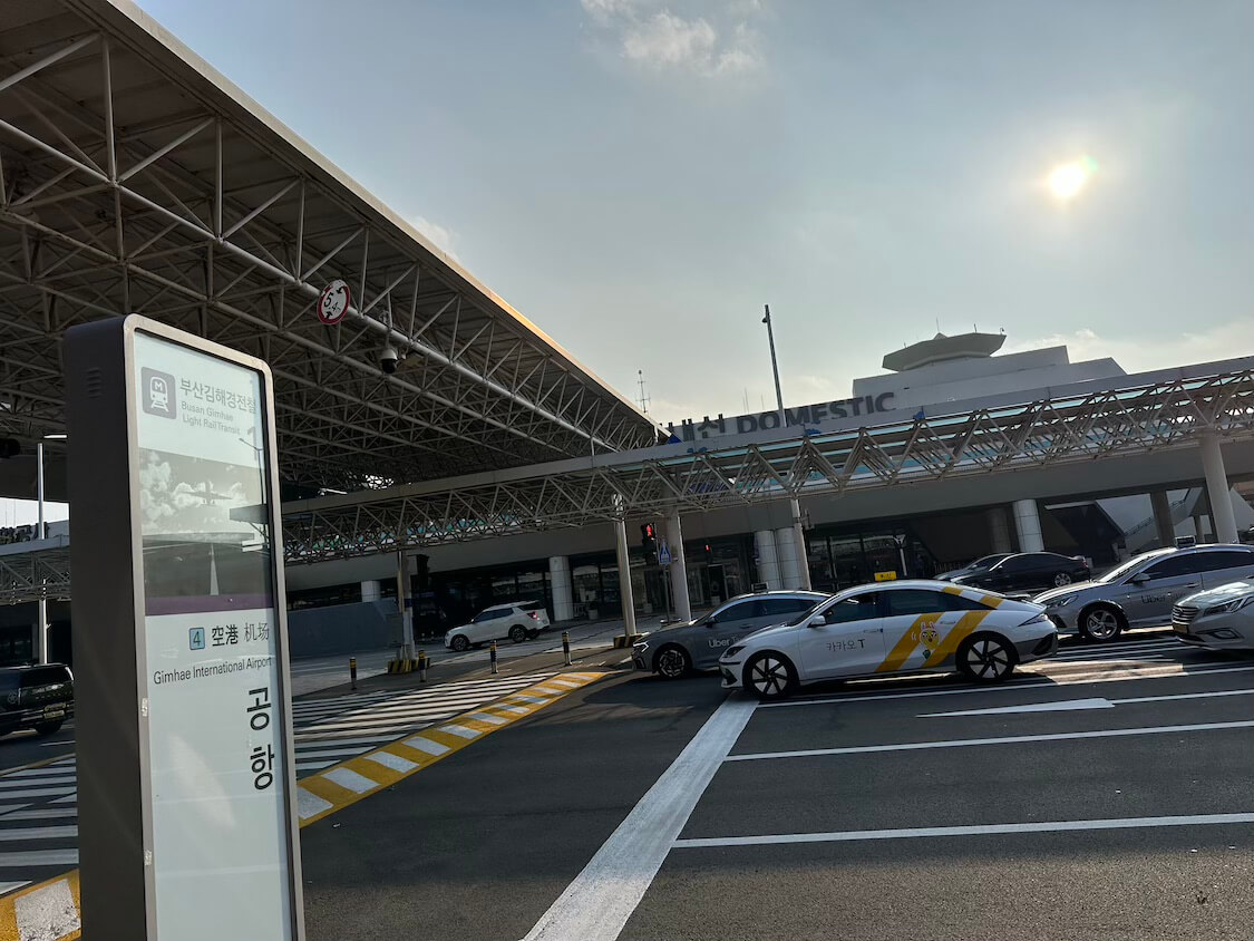 金海空港の国際線から国内線へ移動