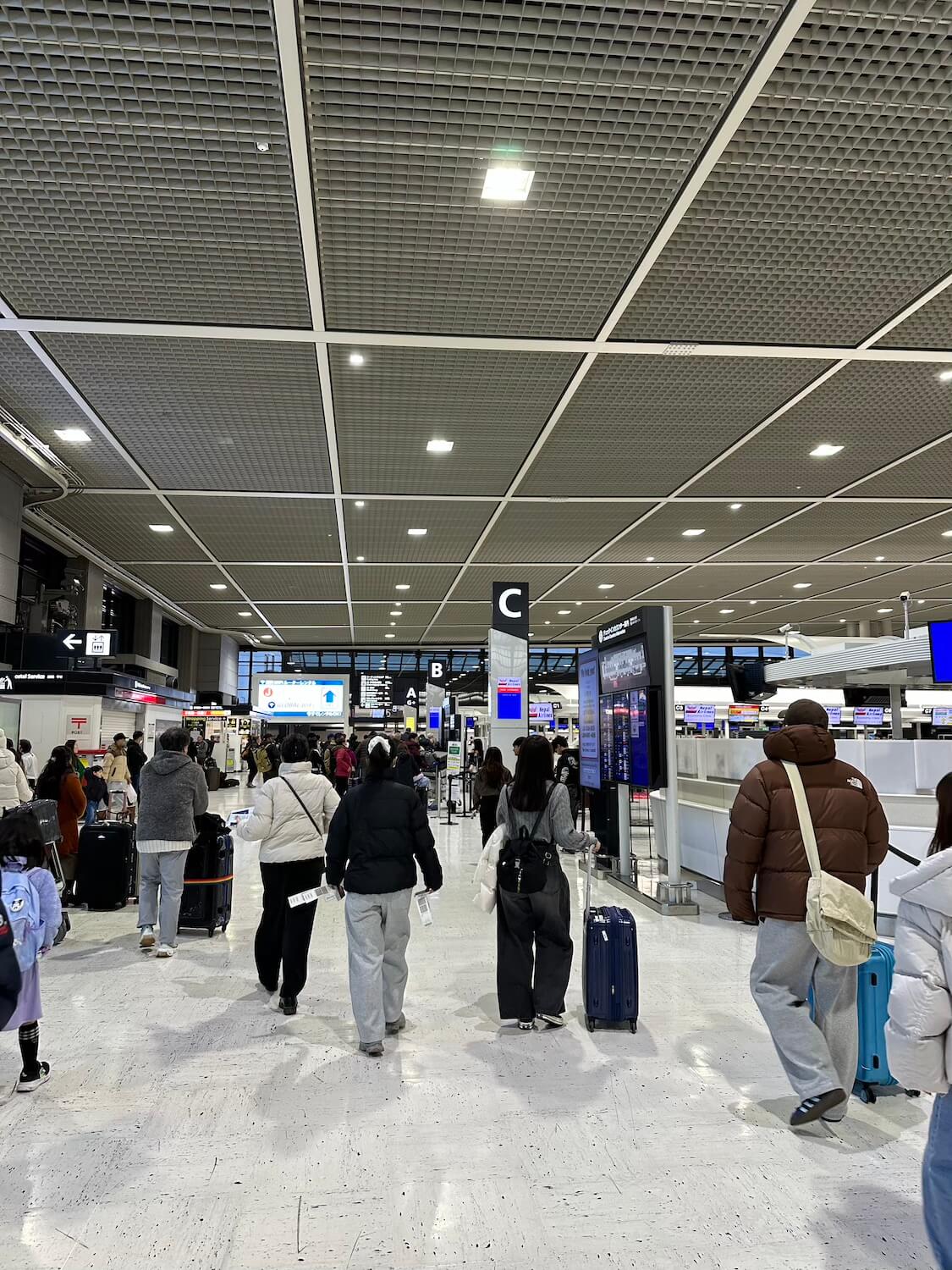 釜山乗り継ぎで済州島へ。東京成田の3ターミナルが遠かった