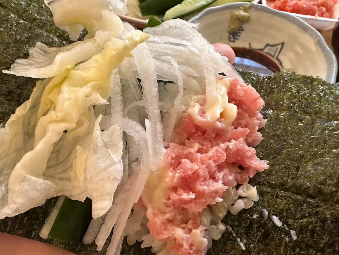 本マグロ入りネギトロ(中落ち)で手巻き寿司