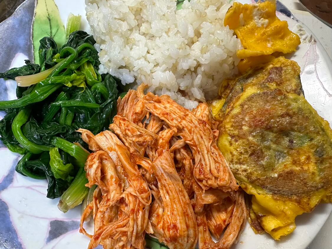 鶏肉のピリ辛和えとキンパジョン