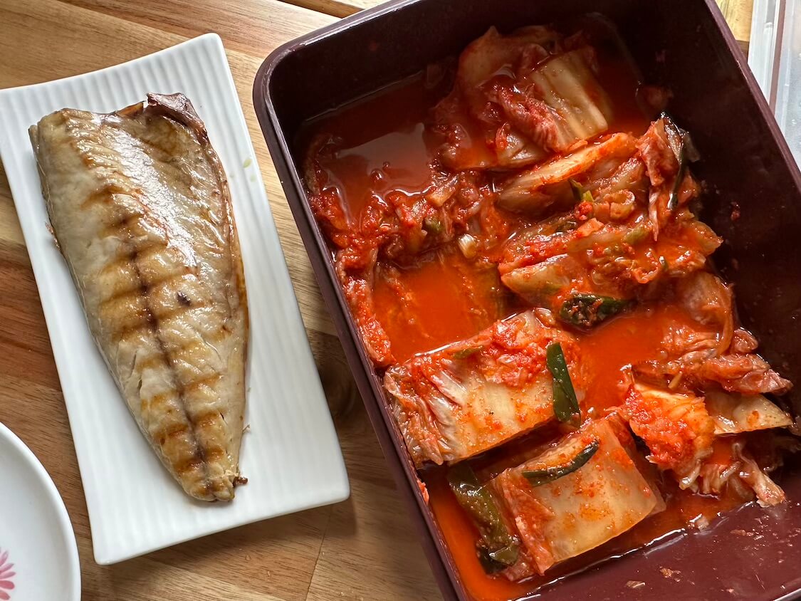 焼き鯖と白菜キムチ