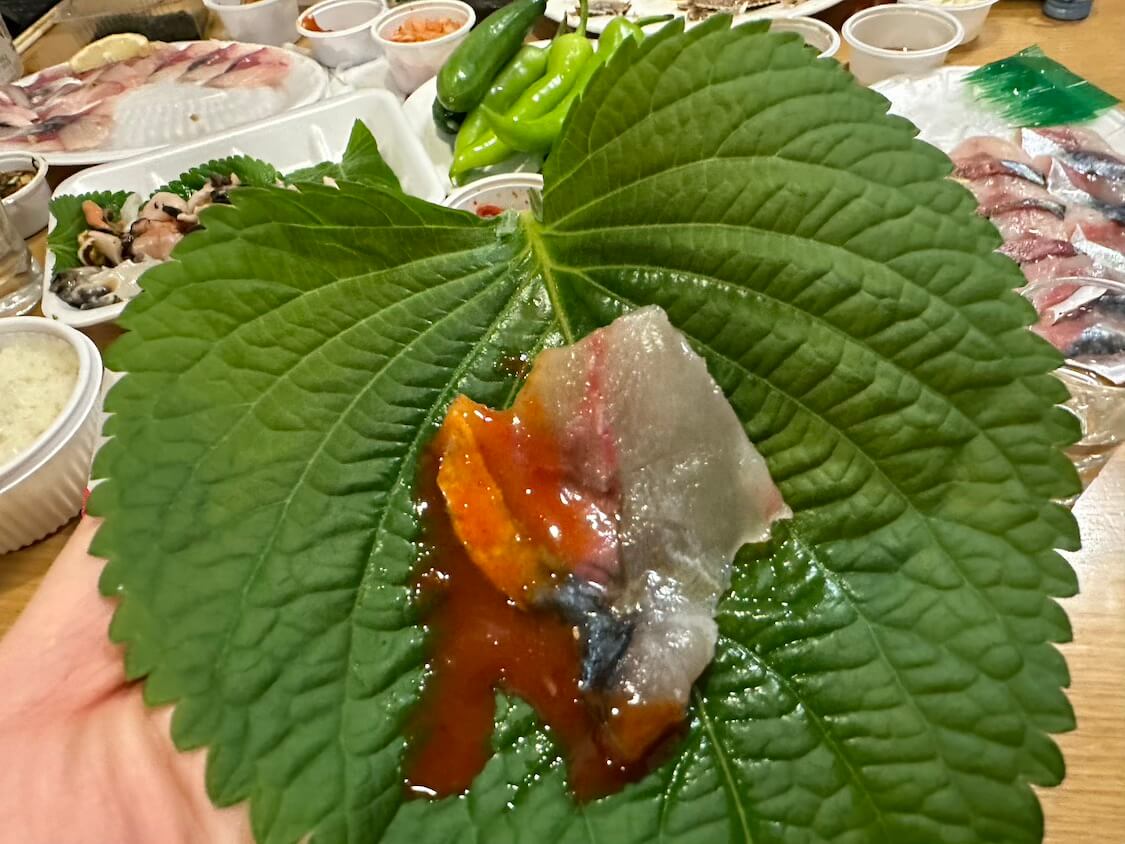 済州島の海鮮でごはん。韓国式の食べ方