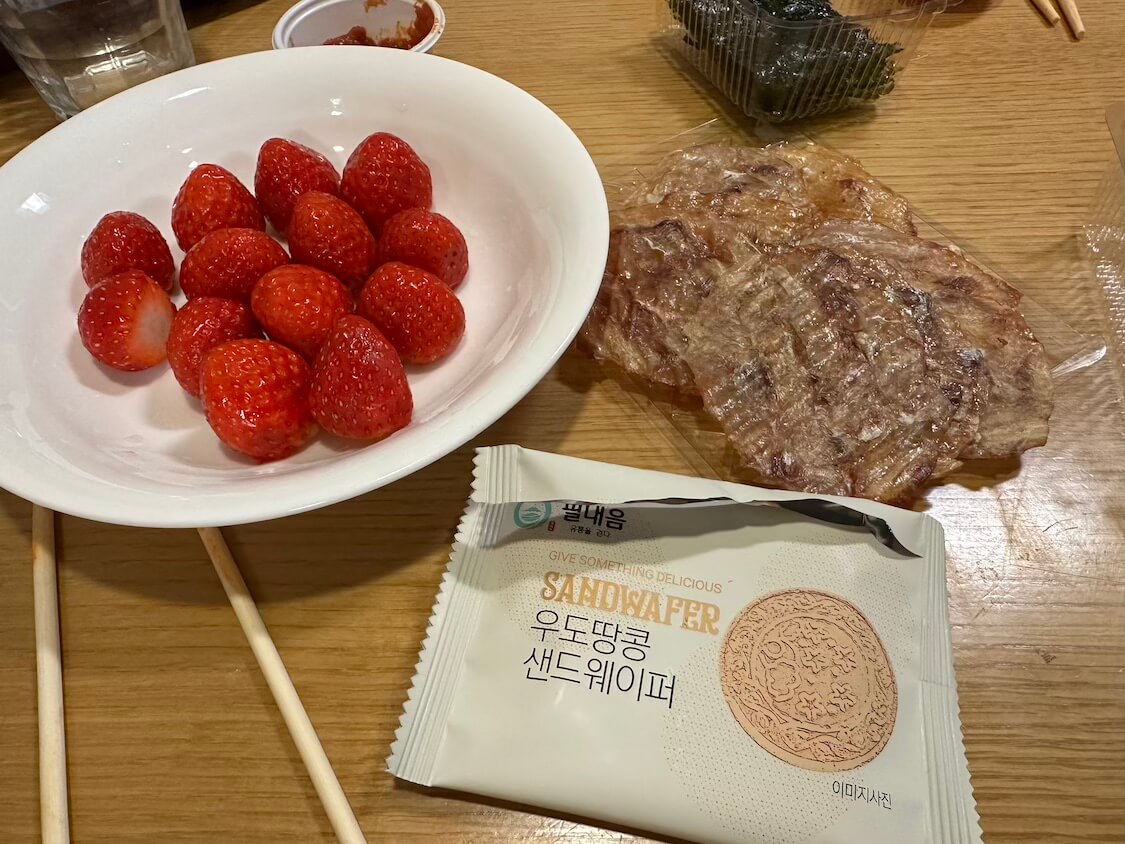 済州島の海鮮でごはん。デザートとおつまみ