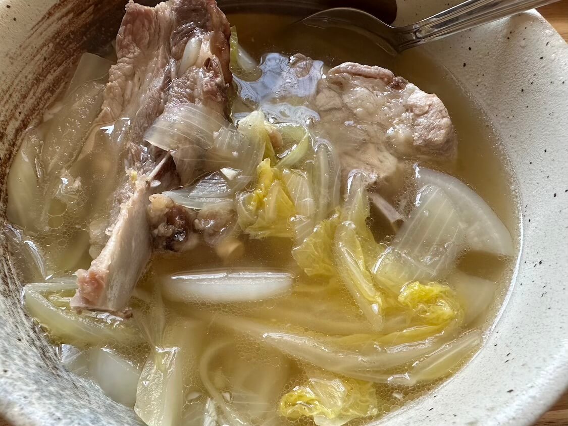 豚スペアリブで作るスタミナ冬野菜スープ。簡単カルビタンレシピ