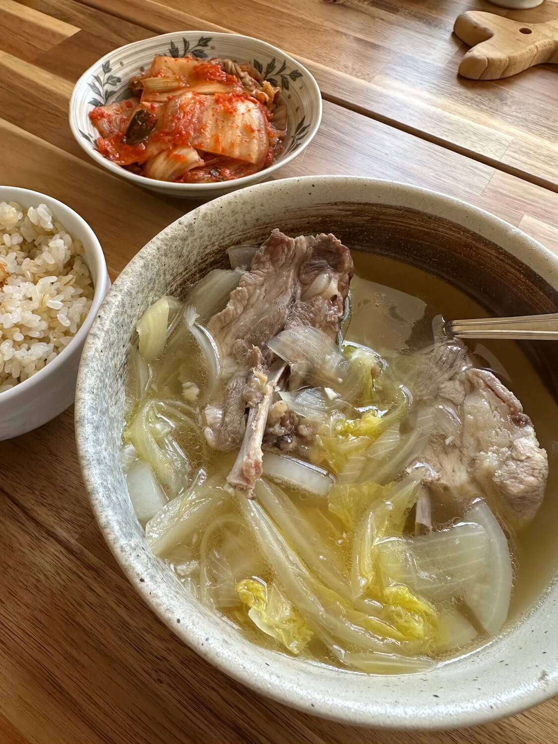 豚スペアリブと冬野菜のスタミナスープレシピ。野菜たっぷりカルビタン♪