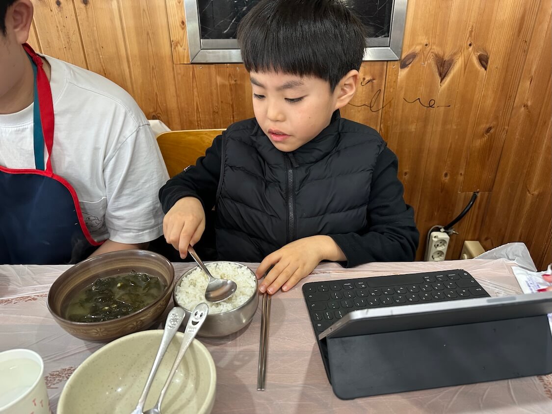 済州島グルメ。わかめスープ