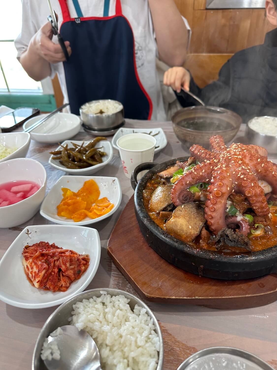 済州島グルメ。タコ・あわび・黒豚カルビのサムハプ(三合)人気店でランチ!