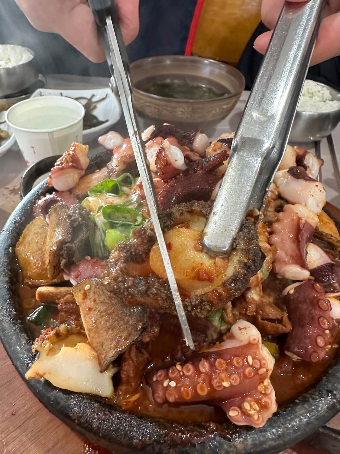 済州島グルメ。タコ・あわび・黒豚カルビのサムハプ(三合)人気店でランチ!