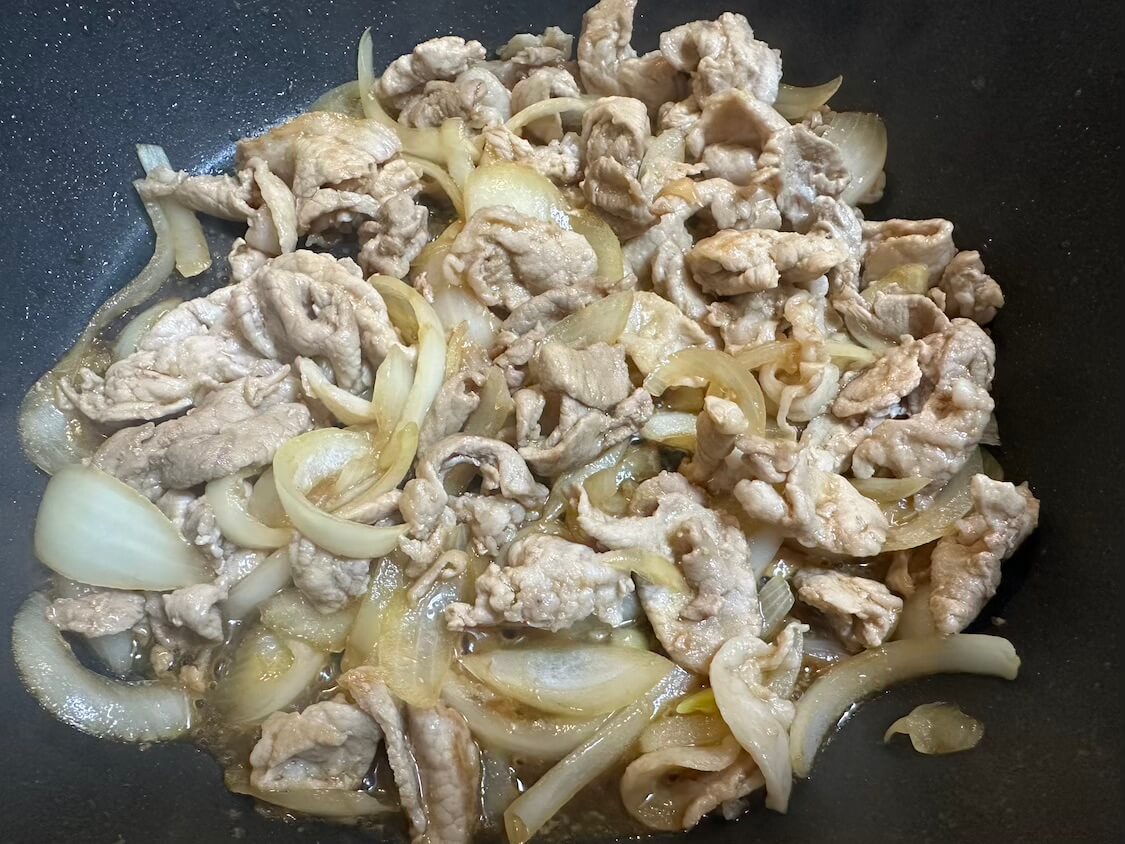 春白菜のポムドンビビンバのレシピ。目玉焼きとプルコギで食べ応えアップ