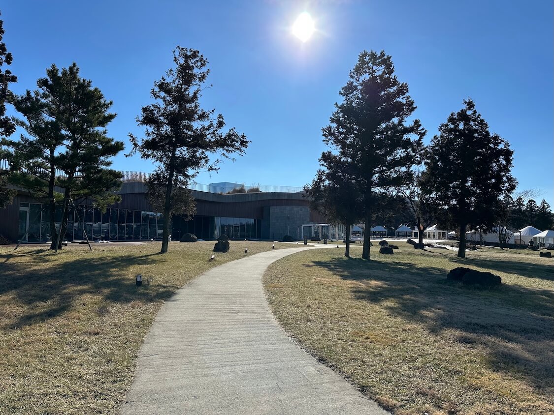 済州島のリゾートで運動。夏はプールも