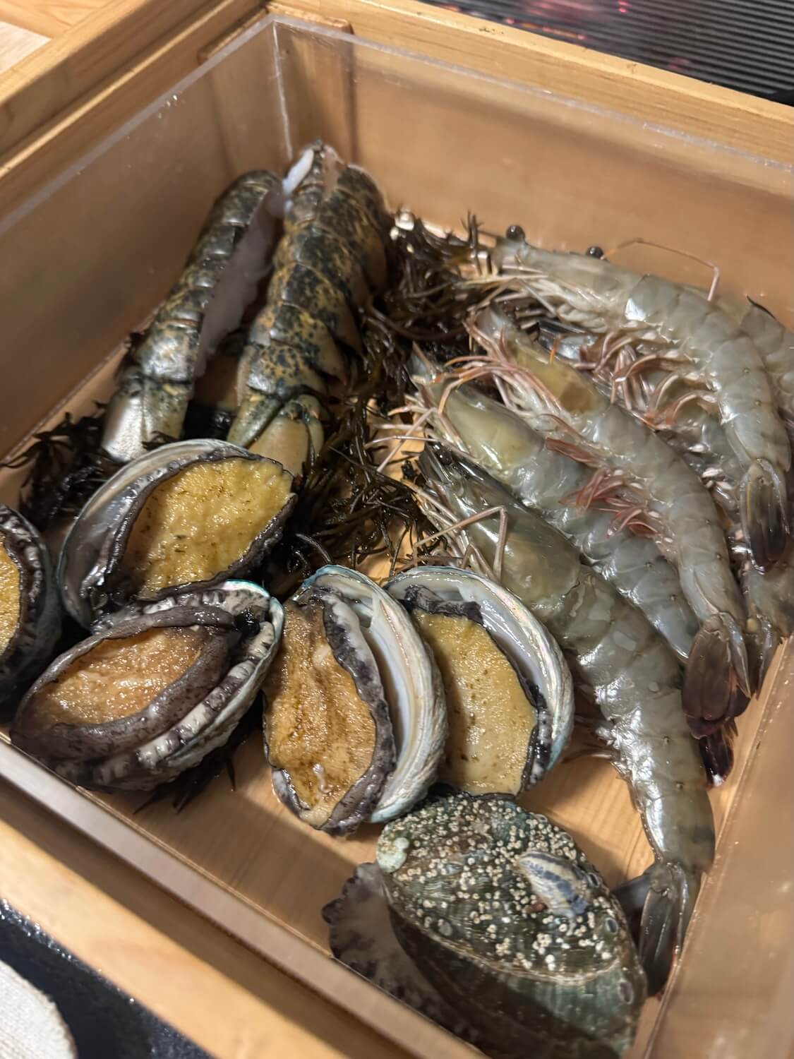 済州島の漢拏山近くの宿で海鮮バーベキュー。