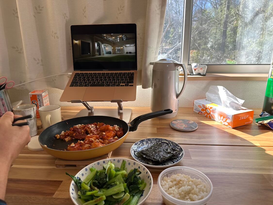 香ばしいナッツたっぷりヤンニョムチキン。韓国ドラマ