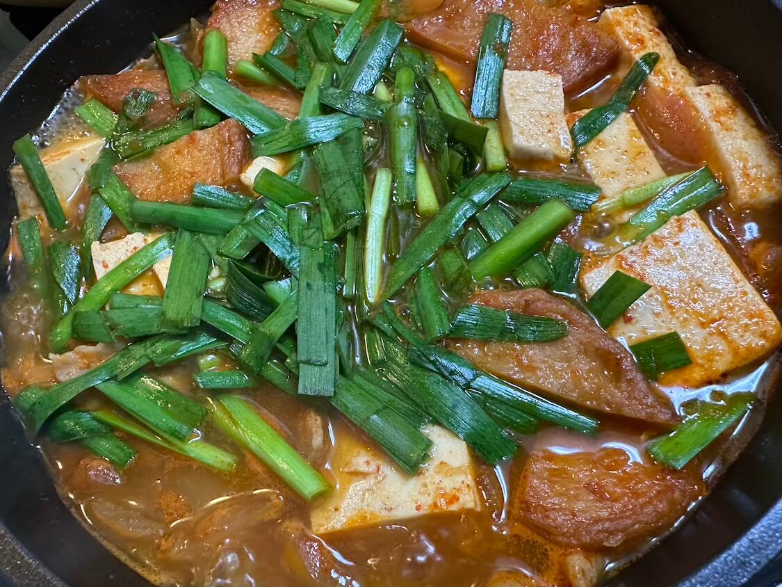 豆腐とさつま揚げのコチュジャンチゲ【簡単レシピ】10分で旨辛スープ🌶️